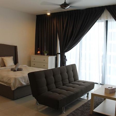 Studio Room Next To Sccc At Trefoil Setia Alam For 2-4 Pax Ngoại thất bức ảnh